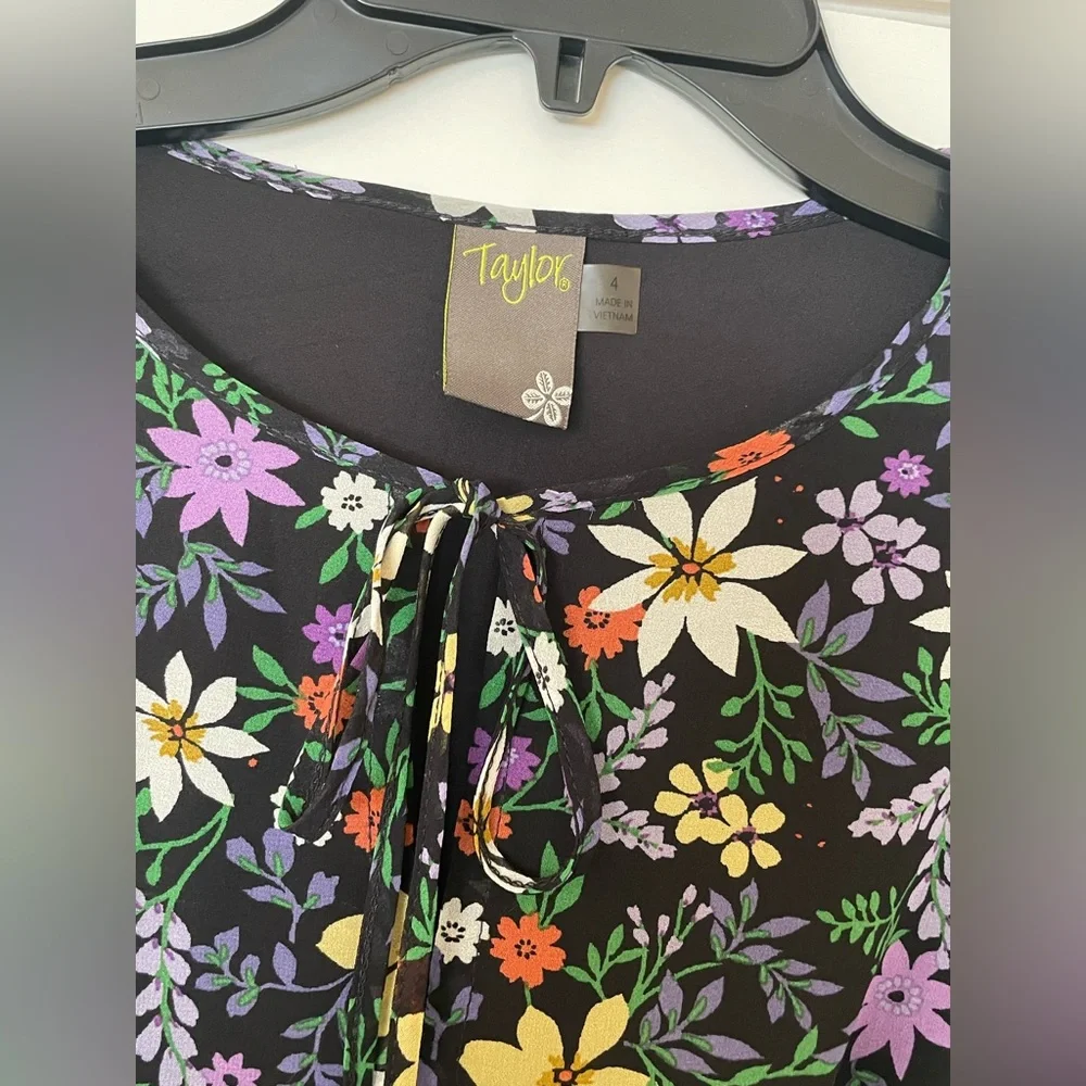 Taylor Floral Dress NWOT - Picture 6 of 6